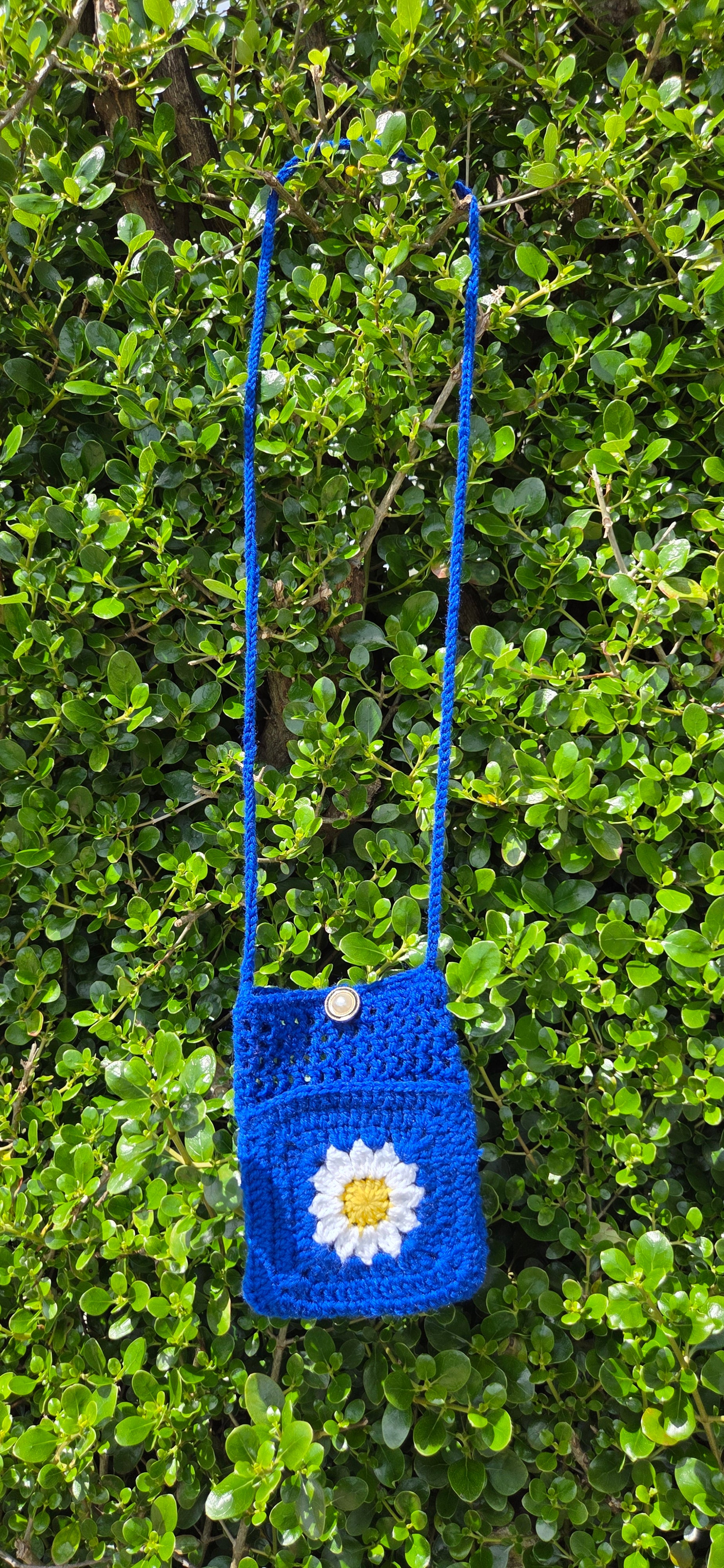 Handmade Crochet Crossbody Bag with Daisy Flower – Blue