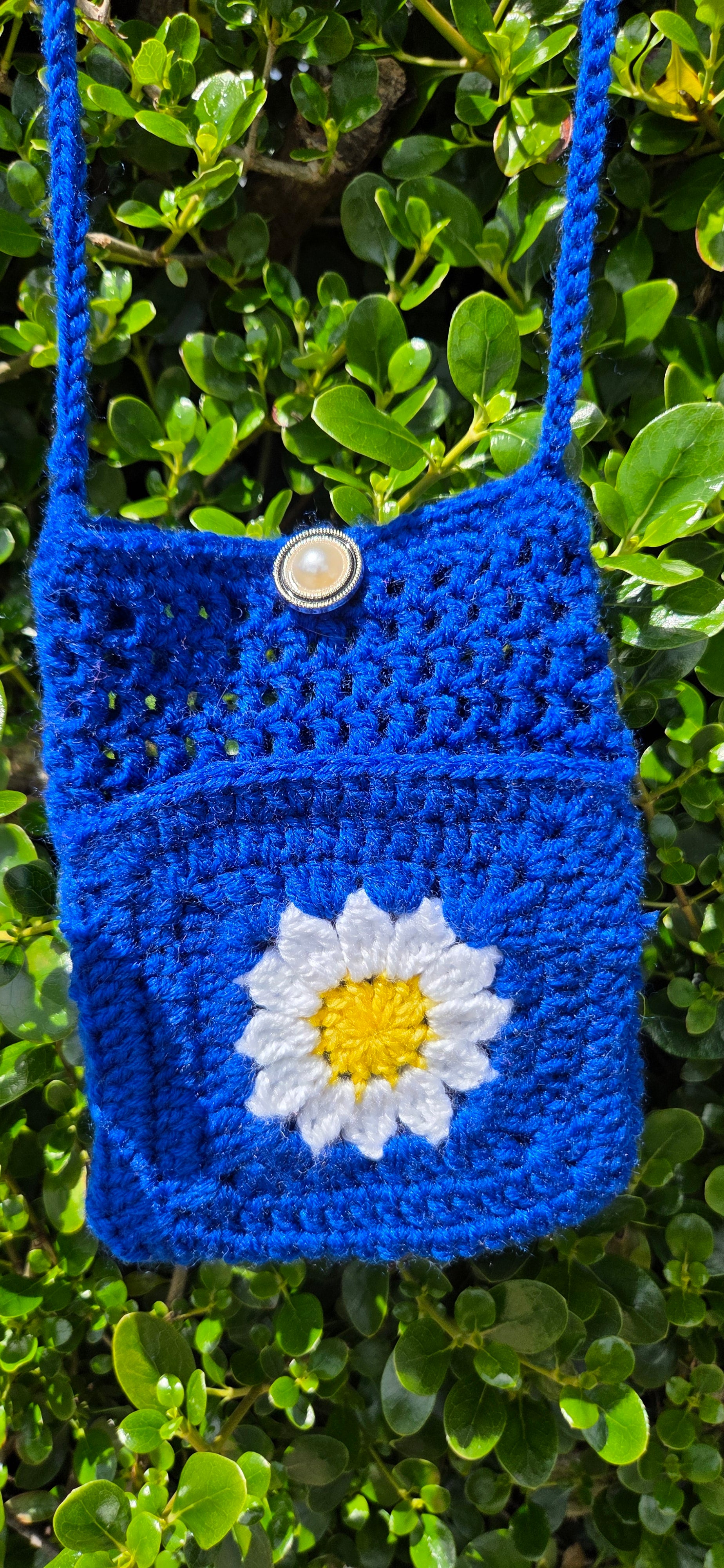 Handmade Crochet Crossbody Bag with Daisy Flower – Blue